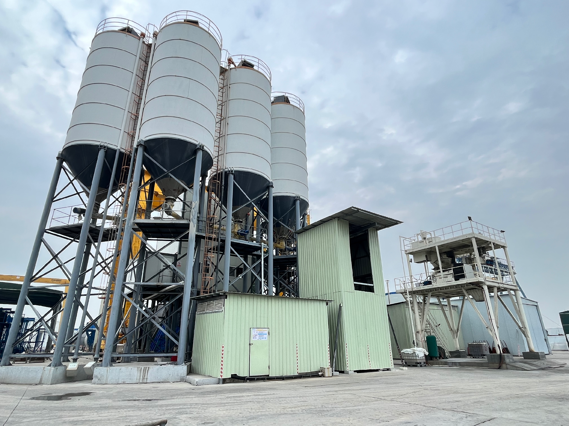 青岛迪泰：攻克UHPC搅拌难题，全系列超高性能混凝土搅拌设备赋能多领域工程